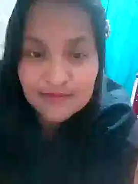 Snapshot of lucia00xx chatting on 11/02/25, 12:46 lucia00xx online show from 11/02/25, 12:46