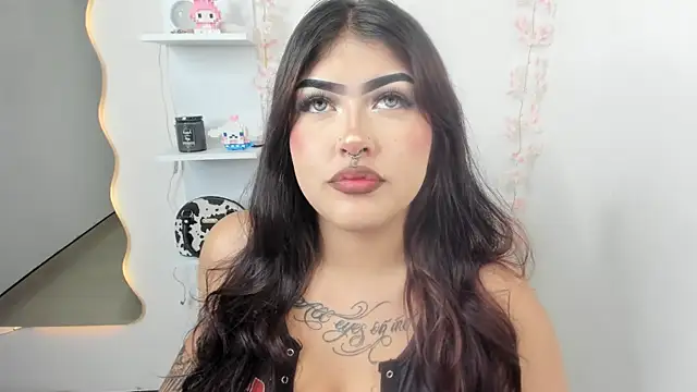 Snapshot of hollycute__ chatting on 07/18/26, 10:57 hollycute online show from 07/18/26, 10:57