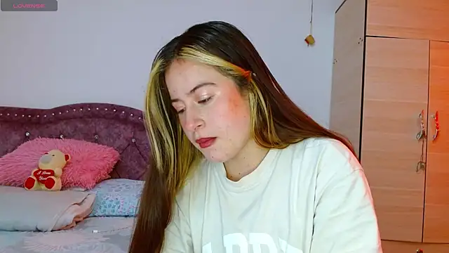 Hanssel tess online show from 10/17/25, 03:47