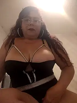 Snapshot of Kamila70 chatting on 11/26/25, 04:02 Kamila70 online show from 11/26/25, 04:02