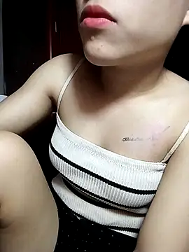 Snapshot of Lyly69699 chatting on 10/11/25, 05:17 Lyly69699 online show from 10/11/25, 05:17