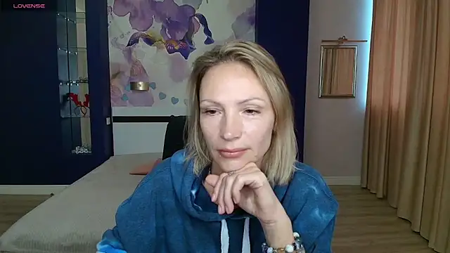 AlinaMoor online show from 10/07/25, 05:48