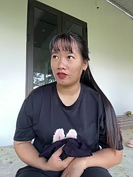 TrangNemo online show from 10/17/25, 01:09