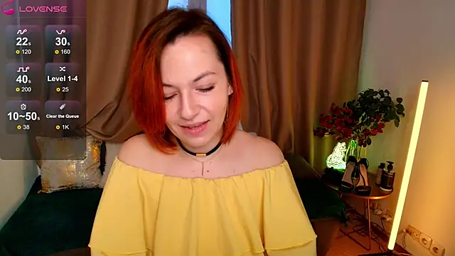 Snapshot of Serena_Foxxx chatting on 11/18/25, 02:28 Serena Foxxx online show from 11/18/25, 02:28