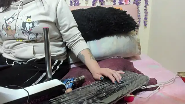 Lunabunnycreamy online show from 01/15/26, 01:32