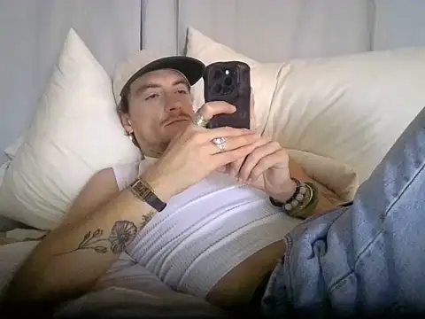 Snapshot of Dubbsssss chatting on 07/14/26, 04:45 Dubbsssss online show from 07/14/26, 04:45