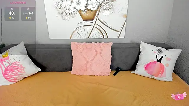 Evarey  online show from 12/05/25, 06:44