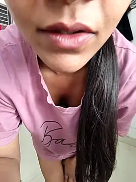 anshika0124 online show from 01/15/26, 05:56