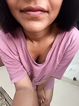 anshika0124 online show from 01/19/26, 07:45