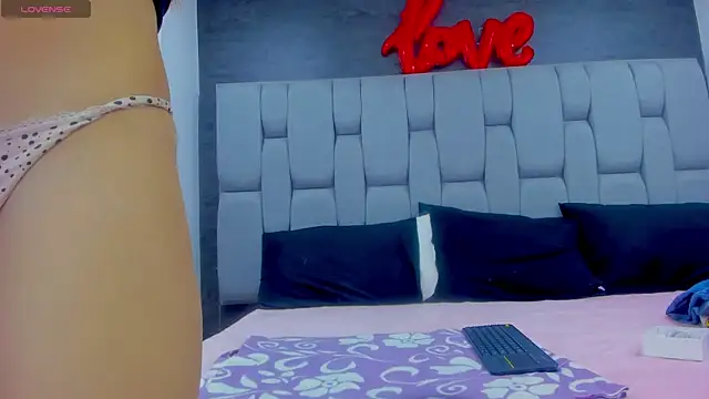 Snapshot of Abby-horny chatting on 10/08/25, 08:39 Abby-horny online show from 10/08/25, 08:39