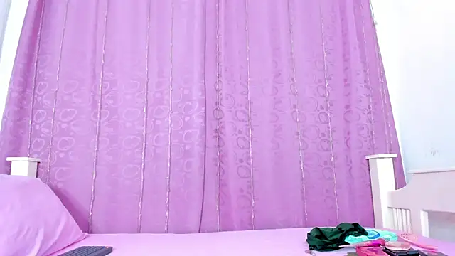 Snapshot of nahomy_smiith chatting on 10/30/25, 07:14 nahomy smiith online show from 10/30/25, 07:14