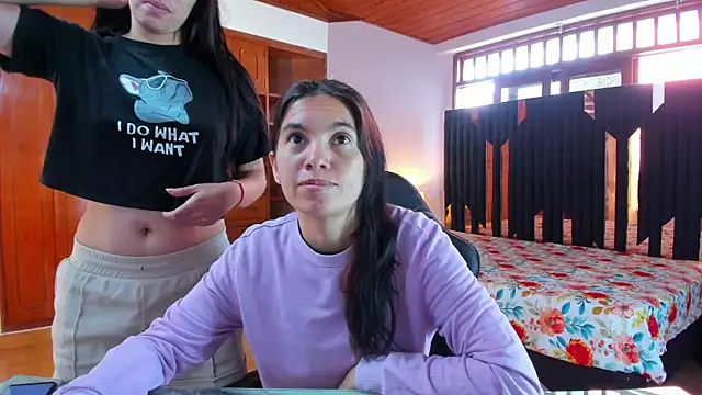 Sofy and Mia online show from 12/20/25, 12:34