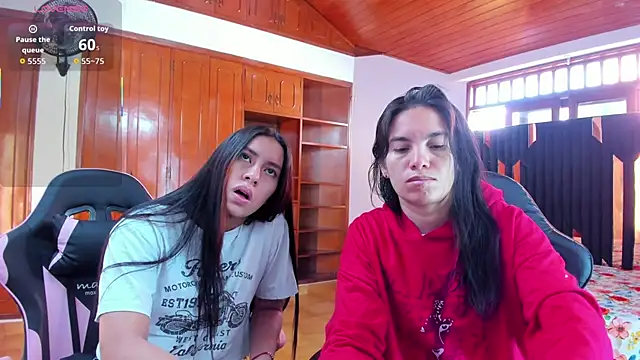 Sofy and Mia online show from 12/22/25, 12:46