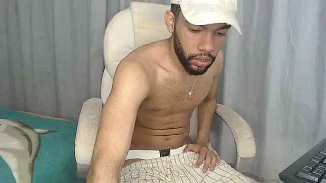 Snapshot of andresnoir_ chatting on 10/17/25, 02:30 andresnoir online show from 10/17/25, 02:30