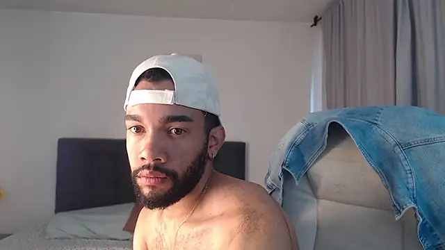 Snapshot of andresnoir_ chatting on 11/02/25, 01:46 andresnoir online show from 11/02/25, 01:46