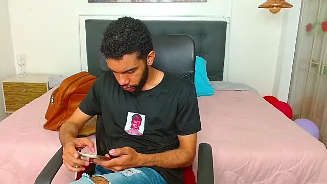 Snapshot of andresnoir_ chatting on 12/18/25, 01:50 andresnoir online show from 12/18/25, 01:50