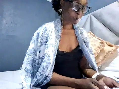 Snapshot of NaughtyCouga chatting on 05/22/26, 05:25 NaughtyCouga online show from 05/22/26, 05:25
