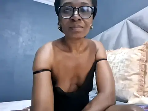 Snapshot of NaughtyCouga chatting on 05/23/26, 05:01 NaughtyCouga online show from 05/23/26, 05:01