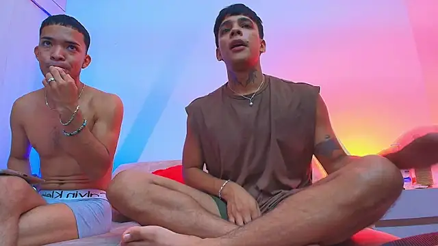 Snapshot of thomas_elg chatting on 11/19/25, 01:05 thomas elg online show from 11/19/25, 01:05