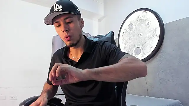 Snapshot of Rurik_Jones chatting on 11/10/25, 12:04 Rurik Jones online show from 11/10/25, 12:04