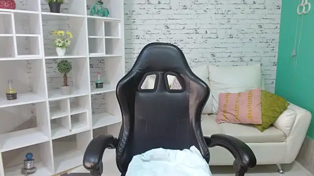 hannahjackson  online show from 10/13/25, 11:21