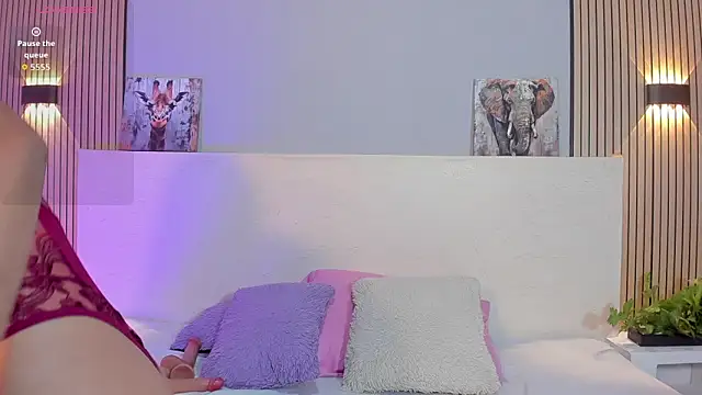 Snapshot of TianaGlow44 chatting on 02/20/26, 11:11 TianaGlow44 online show from 02/20/26, 11:11