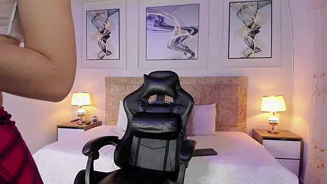 Snapshot of celeste_collins_ chatting on 12/03/25, 11:41 celeste collins online show from 12/03/25, 11:41