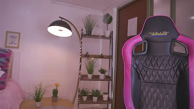 Snapshot of Giia_Moretti_ chatting on 11/10/25, 07:13 Giia Moretti online show from 11/10/25, 07:13