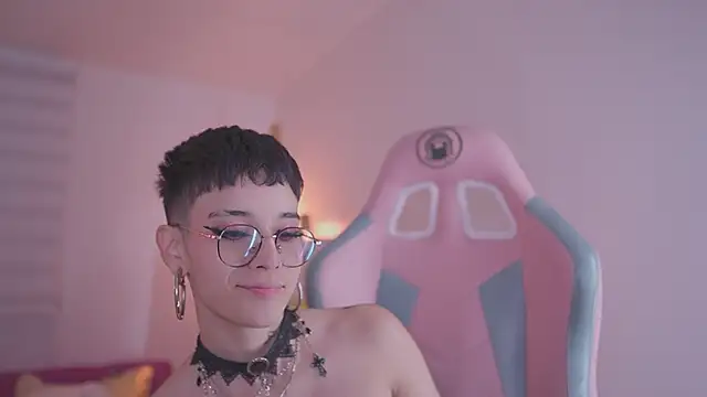 Snapshot of Giia_Moretti_ chatting on 11/21/25, 01:59 Giia Moretti online show from 11/21/25, 01:59