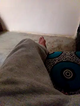 Snapshot of latarak321 chatting on 10/13/25, 05:24 latarak321 online show from 10/13/25, 05:24