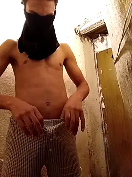 Snapshot of latarak321 chatting on 10/18/25, 05:35 latarak321 online show from 10/18/25, 05:35