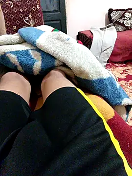 Snapshot of latarak321 chatting on 11/13/25, 10:30 latarak321 online show from 11/13/25, 10:30