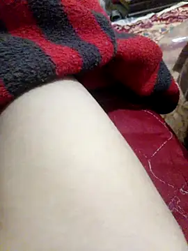 Snapshot of latarak321 chatting on 11/24/25, 06:57 latarak321 online show from 11/24/25, 06:57