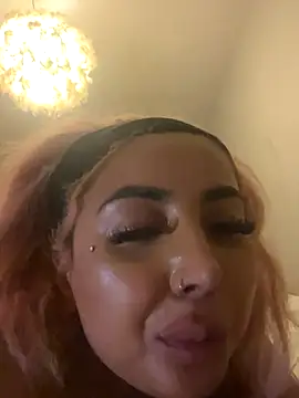 Snapshot of zara_bellexx chatting on 11/10/25, 03:38 zara bellexx online show from 11/10/25, 03:38