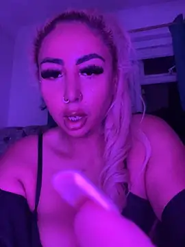 zara bellexx online show from 11/21/25, 12:10