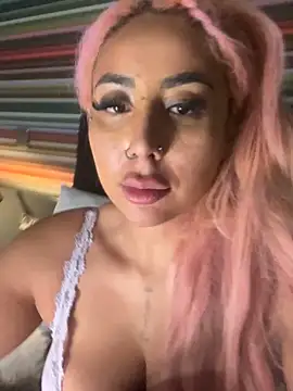 Snapshot of zara_bellexx chatting on 12/14/25, 05:18 zara bellexx online show from 12/14/25, 05:18