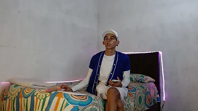 Snapshot of Paulosex12 chatting on 10/12/25, 06:01 Paulosex12 online show from 10/12/25, 06:01