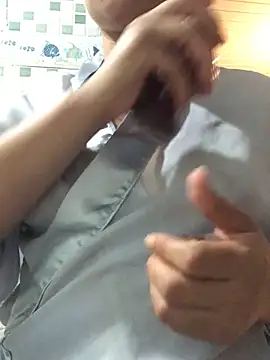 Snapshot of AliceXmoore chatting on 10/18/25, 03:13 AliceXmoore online show from 10/18/25, 03:13