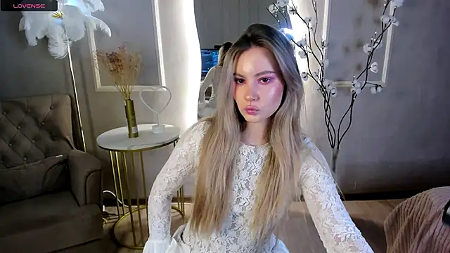  BellaClark online show from 12/03/25, 08:29