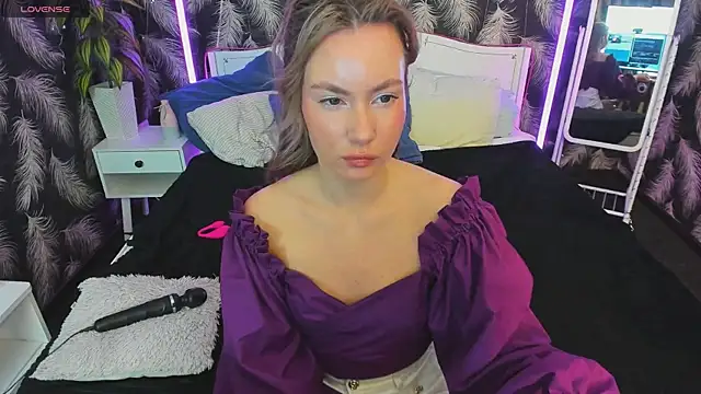  BellaClark online show from 05/17/26, 08:16