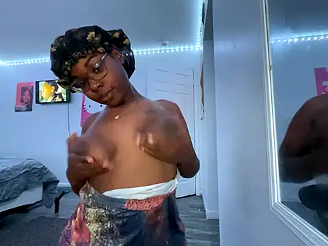 Snapshot of twerkaholic120 chatting on 11/06/25, 03:07 twerkaholic120 online show from 11/06/25, 03:07