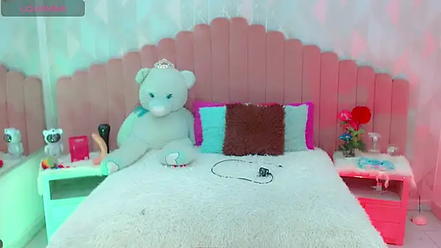 Snapshot of amber_maldonado chatting on 10/15/25, 06:57 amber maldonado online show from 10/15/25, 06:57