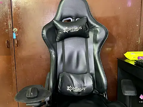 BigTitsGirl04 online show from 02/03/26, 11:54