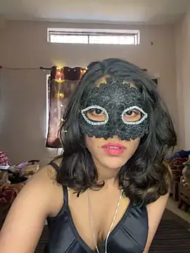 Lovebirdss online show from 02/17/26, 08:22