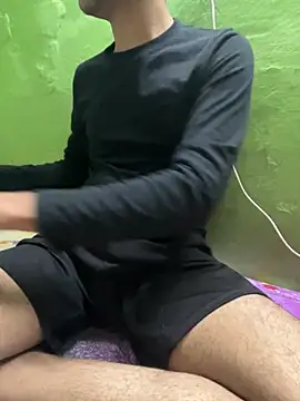 Snapshot of foxythebold chatting on 10/08/25, 05:21 foxythebold online show from 10/08/25, 05:21