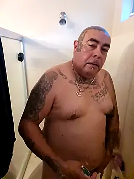 Snapshot of B1GLO chatting on 11/29/25, 02:31 B1GLO online show from 11/29/25, 02:31