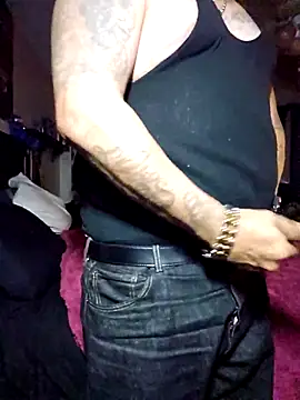 Snapshot of B1GLO chatting on 12/15/25, 01:54 B1GLO online show from 12/15/25, 01:54