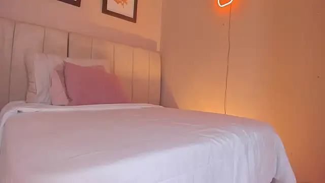 Snapshot of _alison_c chatting on 10/14/25, 11:33 alison c online show from 10/14/25, 11:33