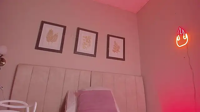 Snapshot of _alison_c chatting on 11/11/25, 11:32 alison c online show from 11/11/25, 11:32