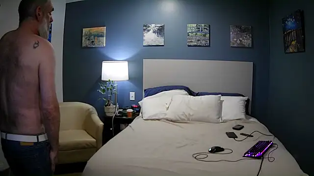 Snapshot of Fuck-Buddy-4U chatting on 10/23/25, 10:58 Fuck-Buddy-4U online show from 10/23/25, 10:58